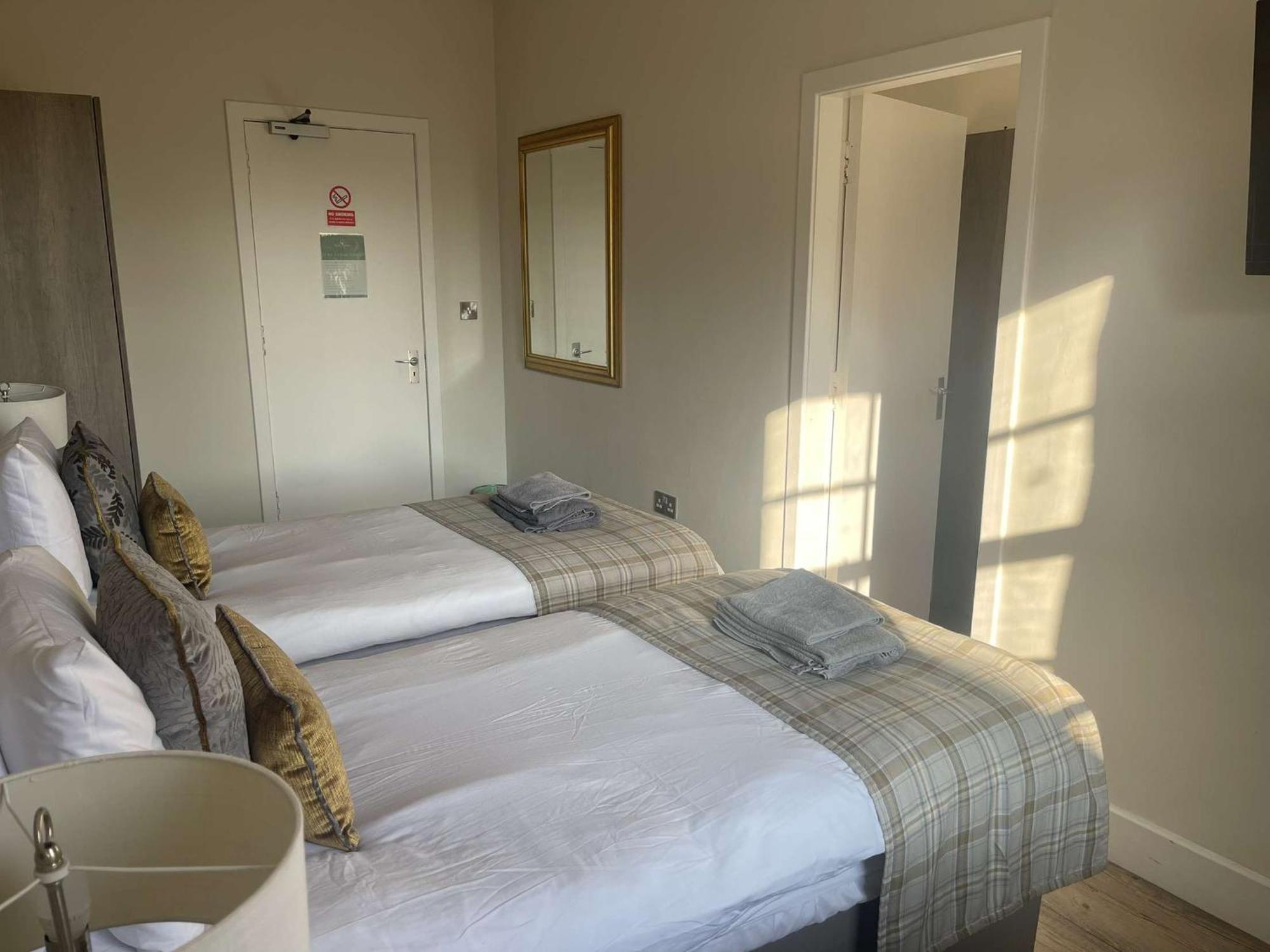 The Stair Arms Hotel Pathhead Bagian luar foto
